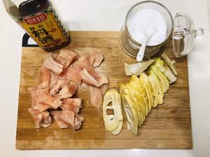 竹笋炒鸡肉的做法 步骤1
