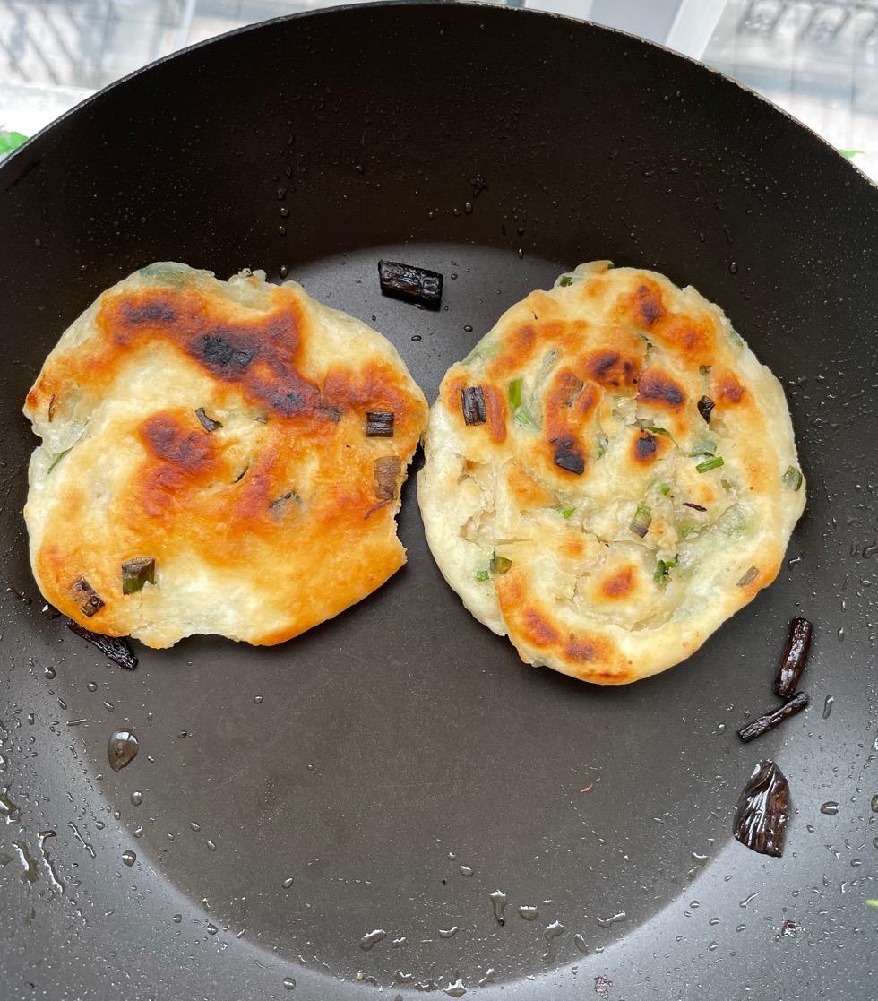 松软的发面葱油饼