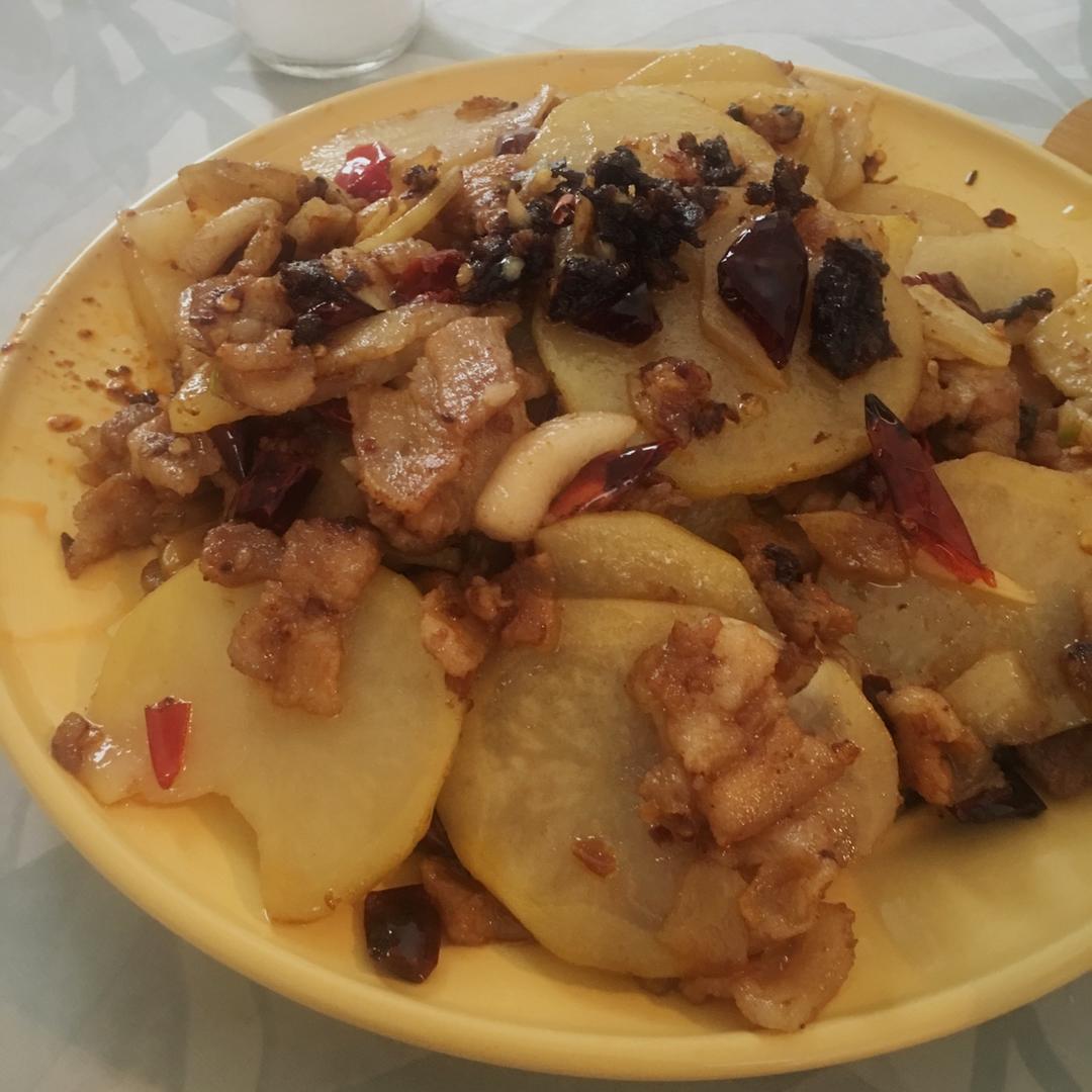 五花肉干煸土豆片