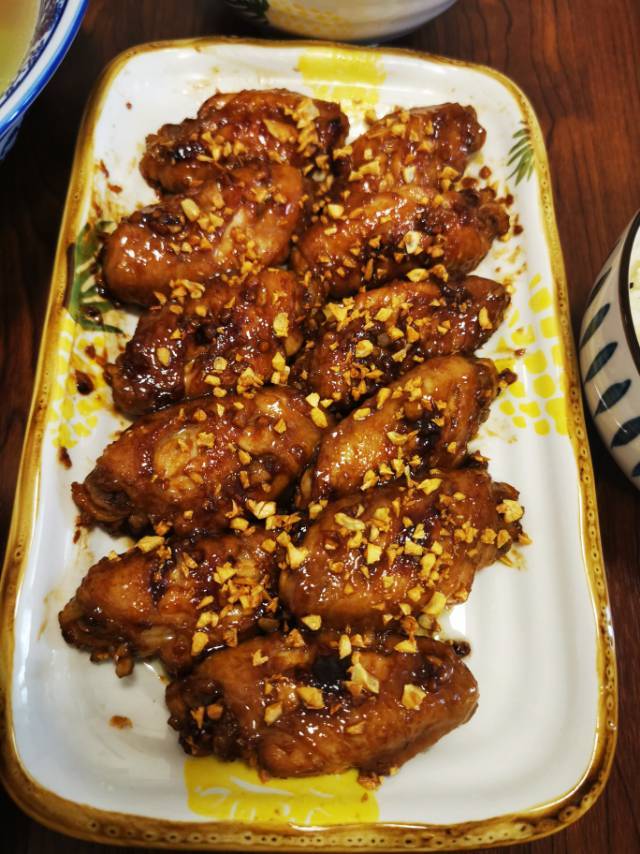 不要再可乐鸡翅了，求求你试试蒜香鸡翅吧，香味捅破天花板！