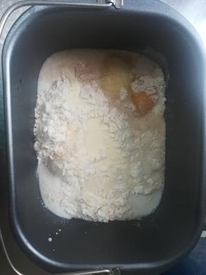好吃的拉丝蜂蜜面包、豆沙面包（面包机和面发面版本）的做法 步骤2