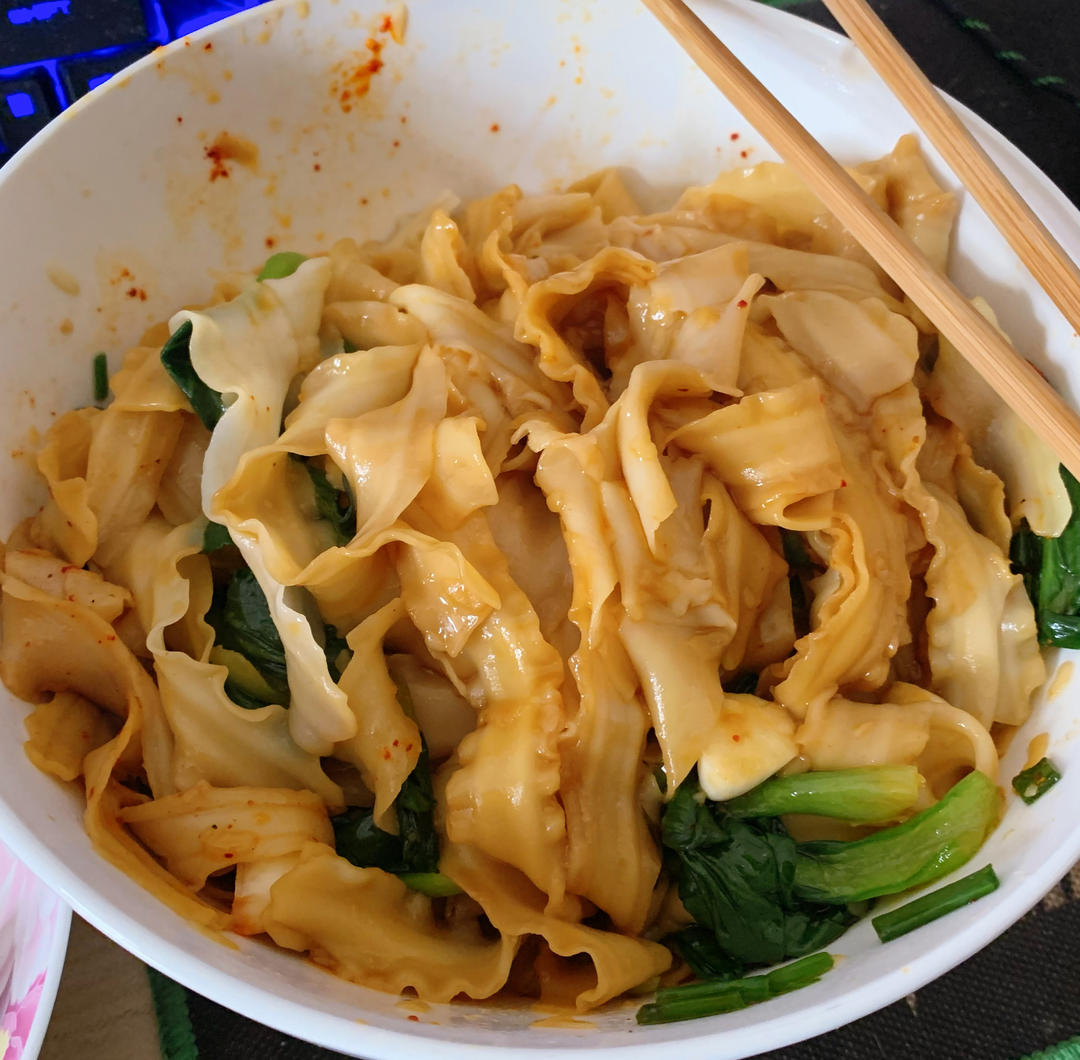 十分钟就能吃上的超简单油泼面