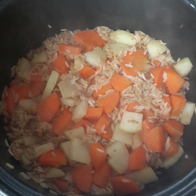 土豆胡萝卜焖饭