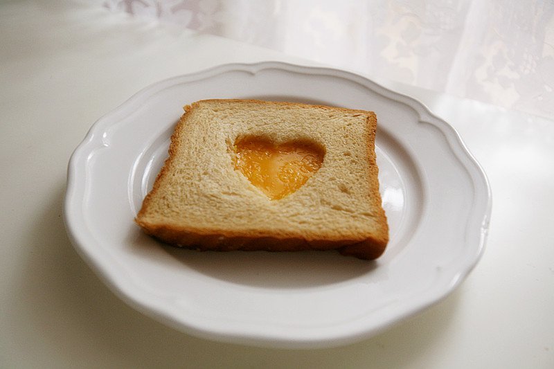 心形煎蛋吐司