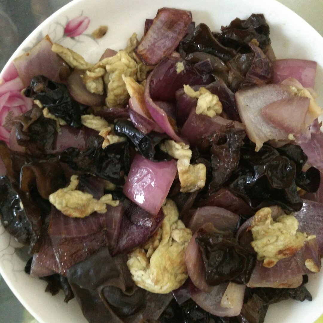 洋葱木耳炒鸡蛋