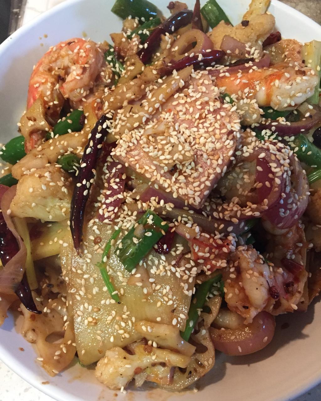 能瞬间引爆味蕾的【香辣干锅虾】