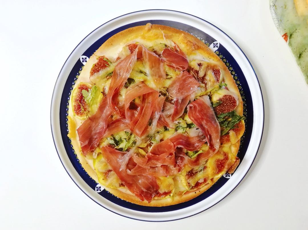 fig & prosciutto pizza with balsamic drizzle（无花果Pizza)
