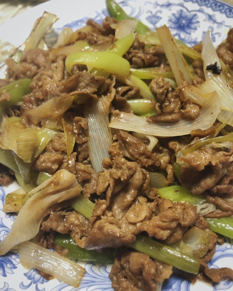 家常菜 葱爆羊肉 一个水瓶摇啊晃做的葱爆羊肉