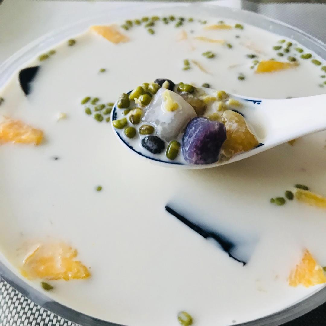 自制鲜芋仙芋圆（另附: 蜜红豆和仙草冻的做法）