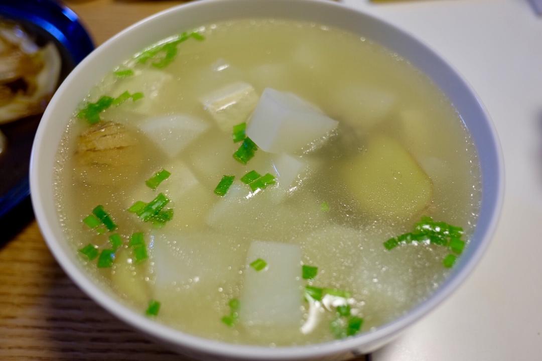 白萝卜豆腐汤