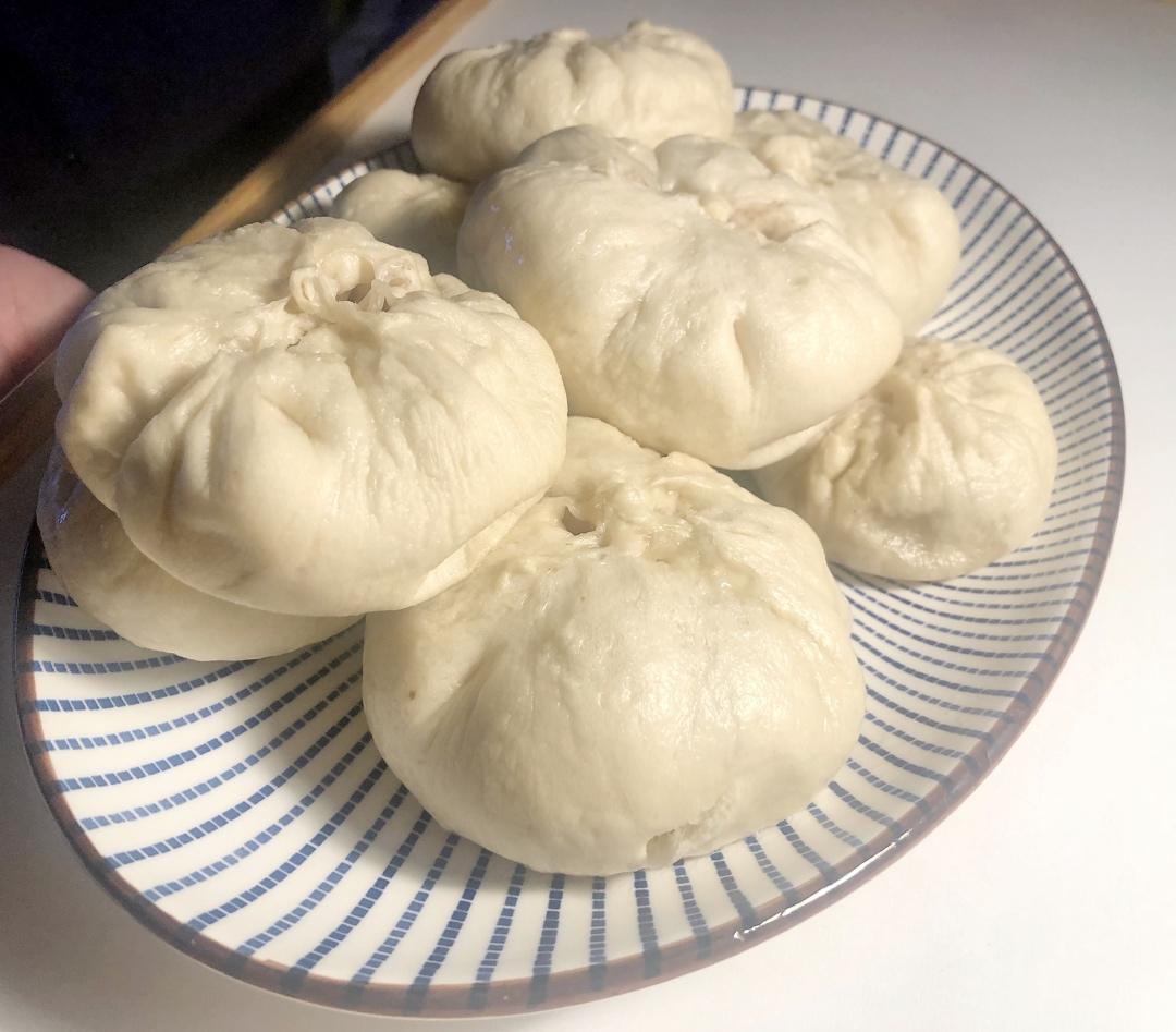 松软多汁的肉包子