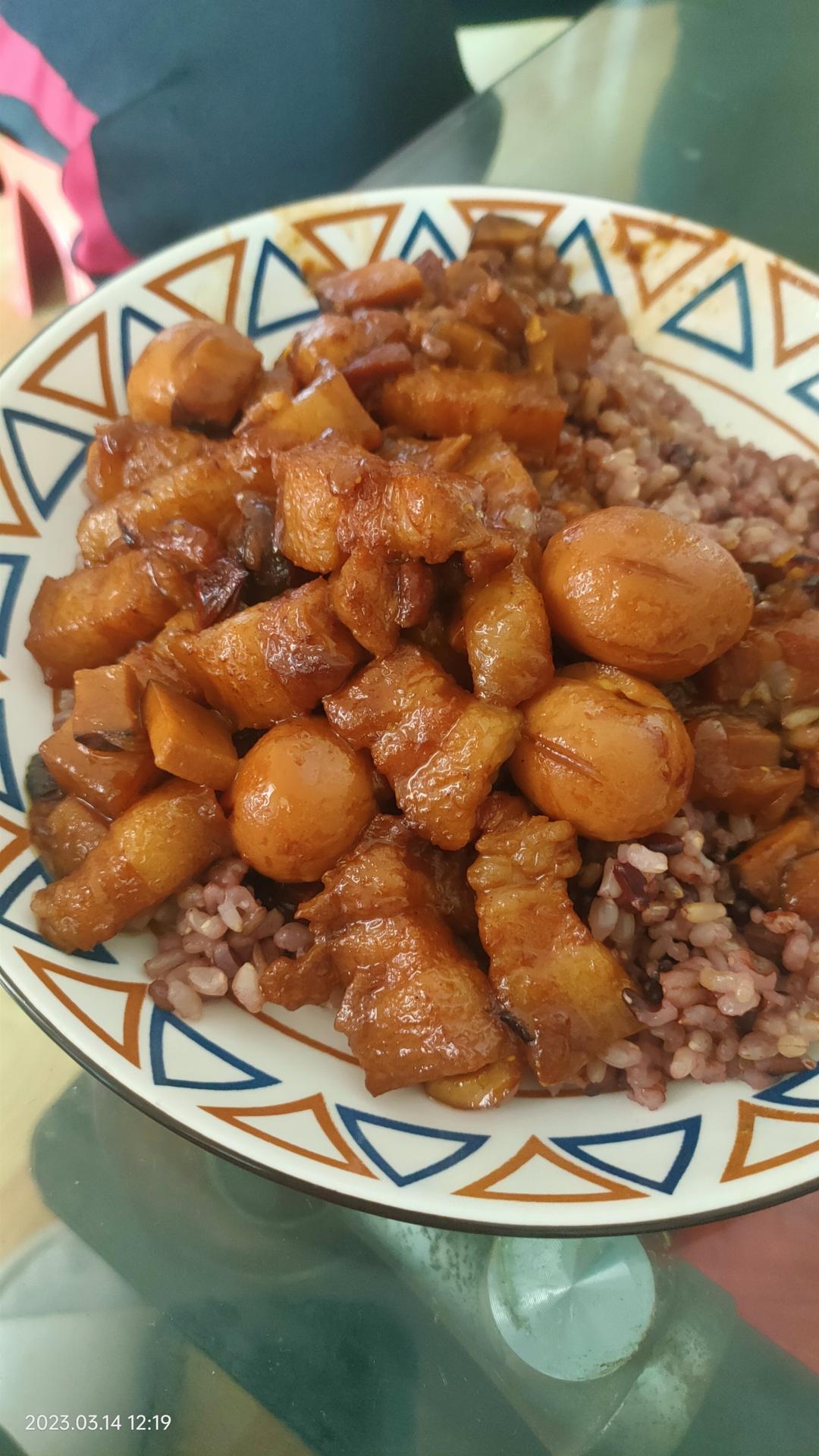 洋葱酥卤肉饭