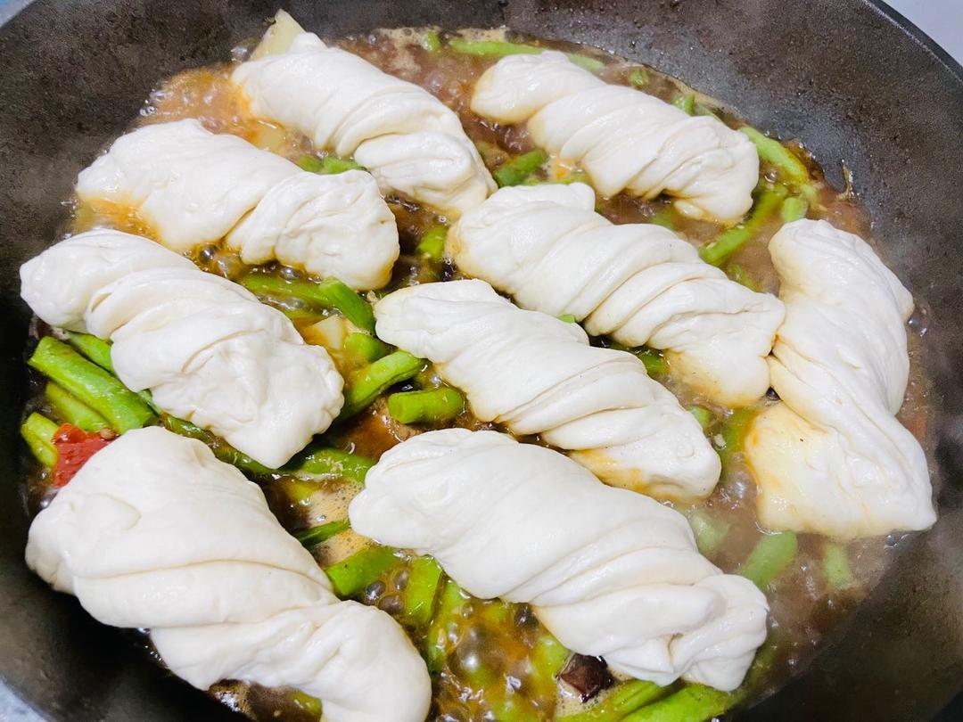 超好吃的【东北排骨烀饼一锅出】东北铁锅炖、“小猪盖被”
