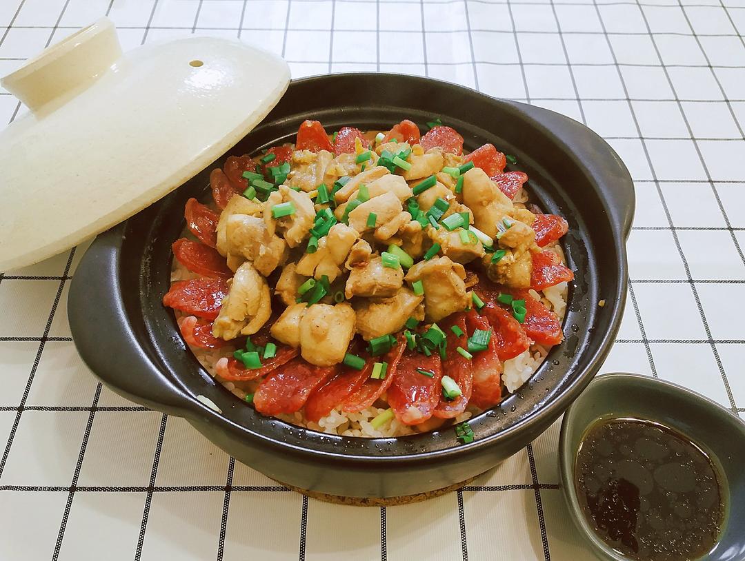 滑鸡腊味煲仔饭菜谱
Chicken Chinese Sausage Claypot Rice Recipe