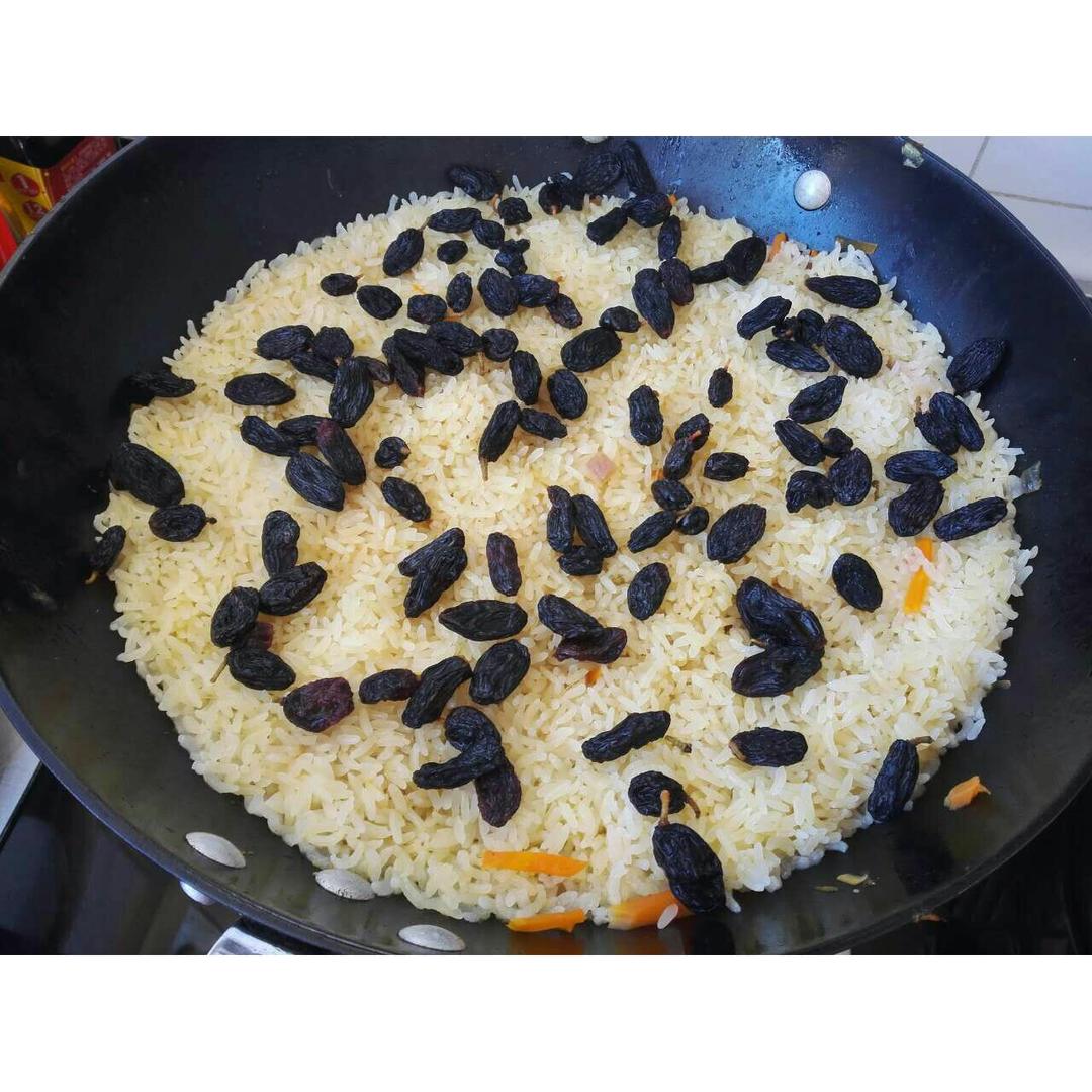 新疆碎肉抓饭