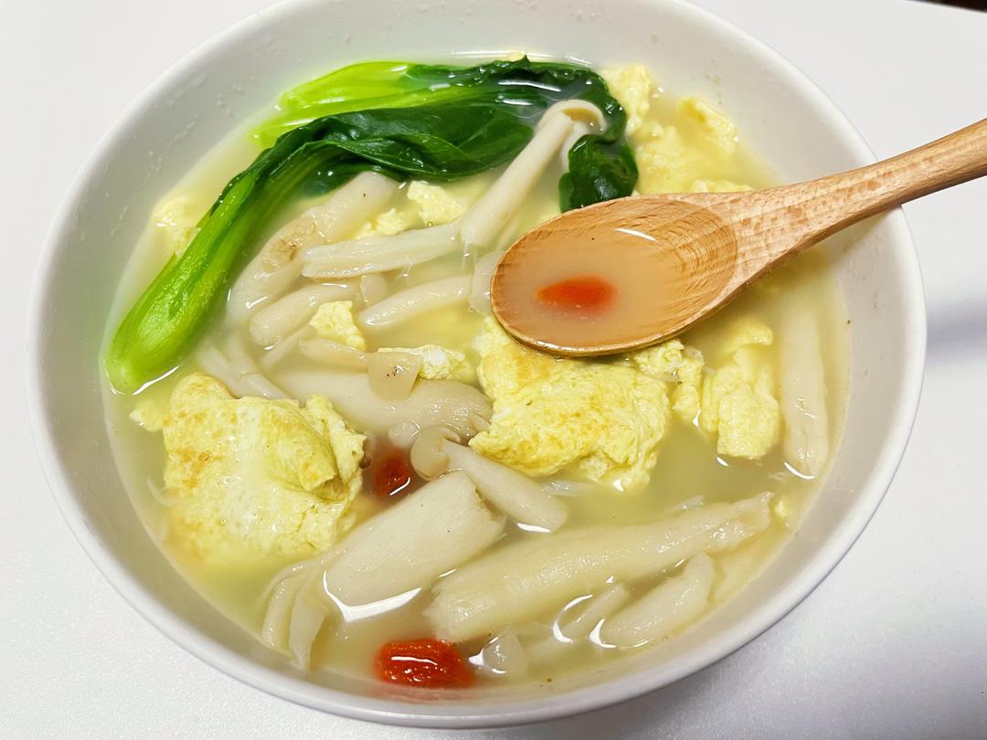 鸡蛋海鲜菇元气汤的做法