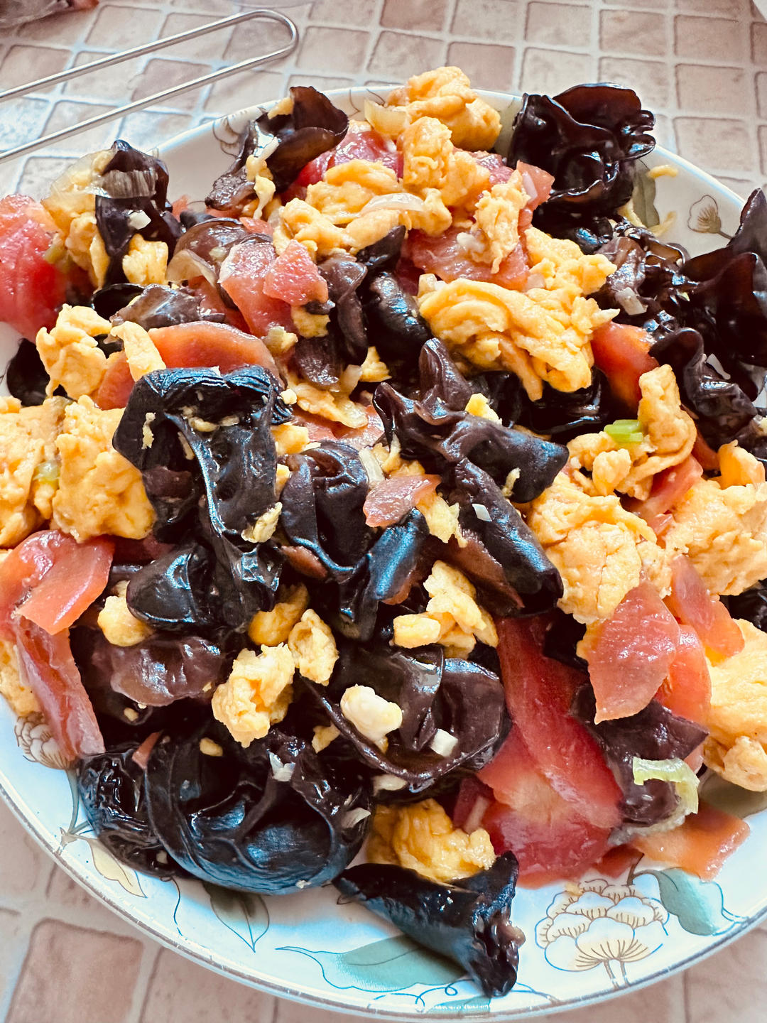 蒜苔木耳炒鸡蛋