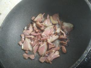 莴笋炒腊肉的做法 步骤4