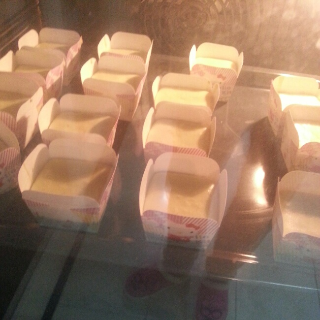 淡奶油海绵纸杯蛋糕