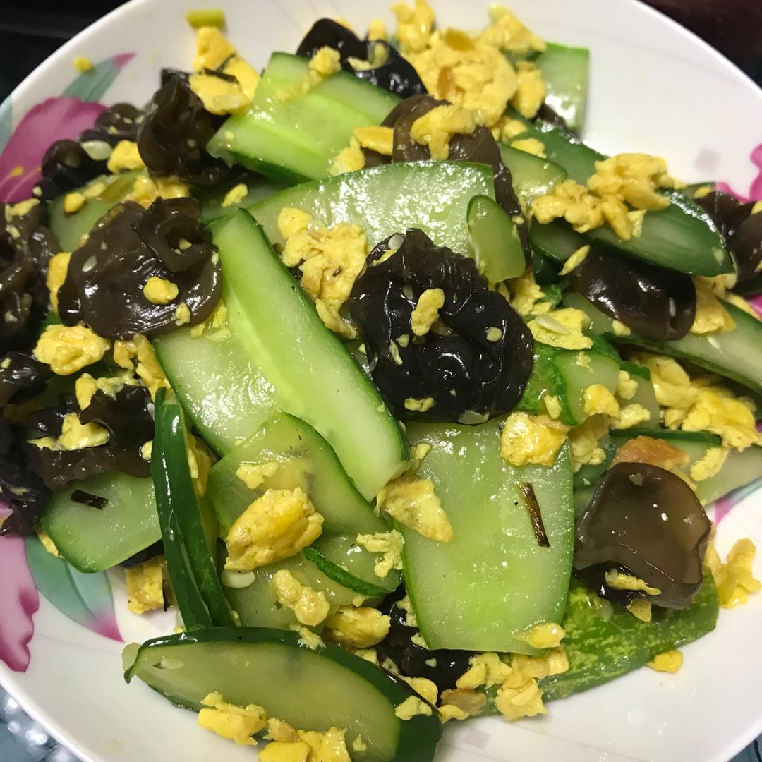 黄瓜木耳炒鸡蛋