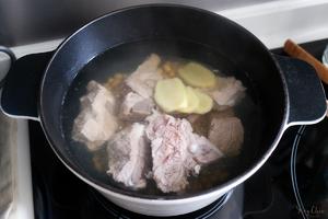 潮式咸菜猪骨黄豆汤-我的年夜饭之二的做法 步骤4