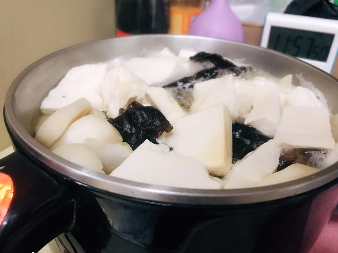 黑木耳豆腐汤