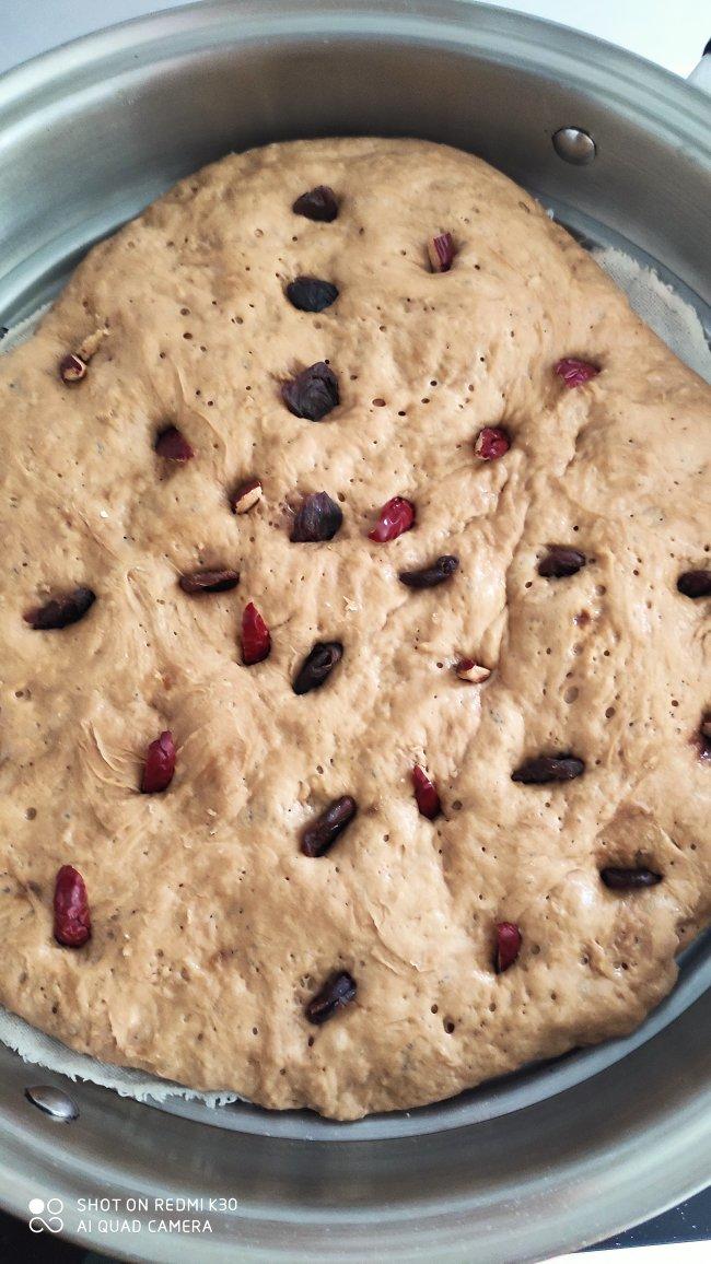 就像有句话所说：成年人的世界里，从来就没有“容易”二字。很多时候，你只能单枪匹马，直面生活的兵荒马乱。