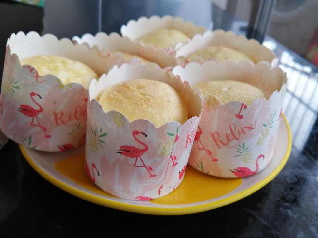 软萌软萌的古早味纸杯蛋糕