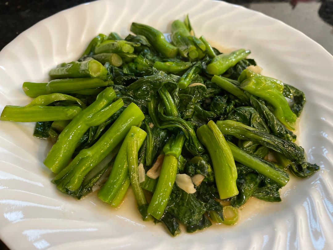 蒜炒芥兰炒出来又黑又软？口感清脆色泽鲜绿的清炒芥兰方法这里都有！