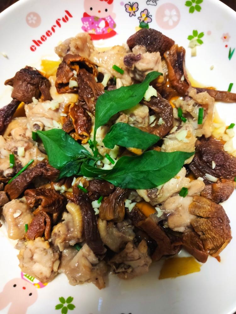 姬松茸干蒸鸡翅