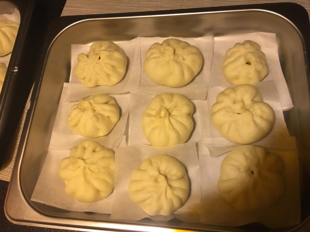 云朵般松软爆浆蜜汁叉烧包