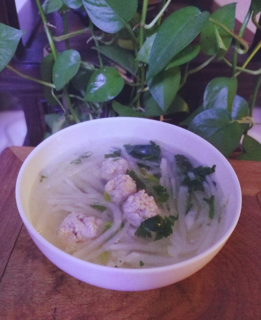【10分钟系列】白萝卜豆腐圆子汤