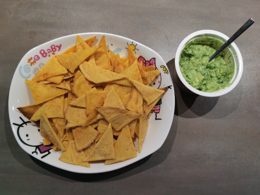 墨西哥玉米脆片+牛油果酱(Corn tortilla chips+Avocado dip)的做法