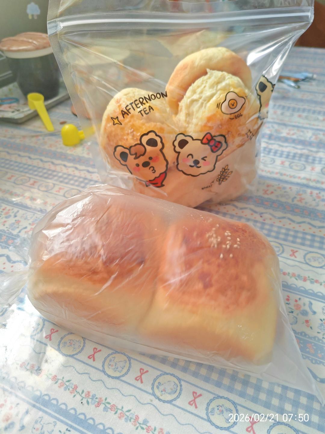 用烤箱自己做面包--手工牛奶吐司面包