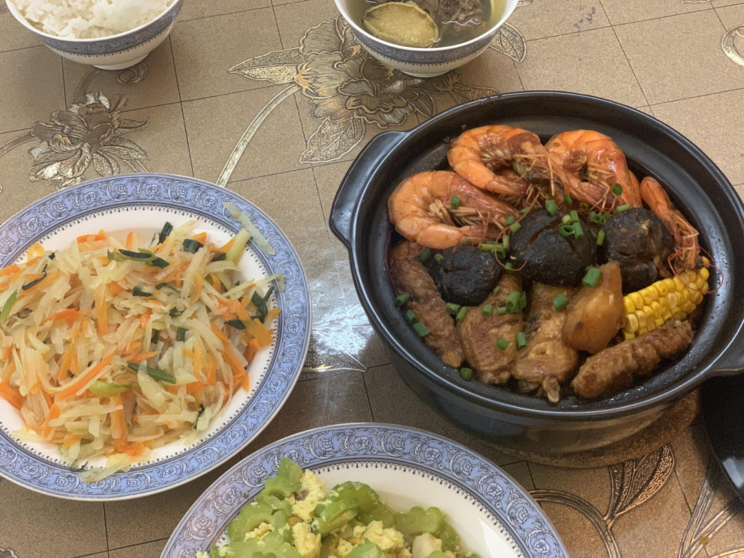 啤酒鲜虾鸡翅煲