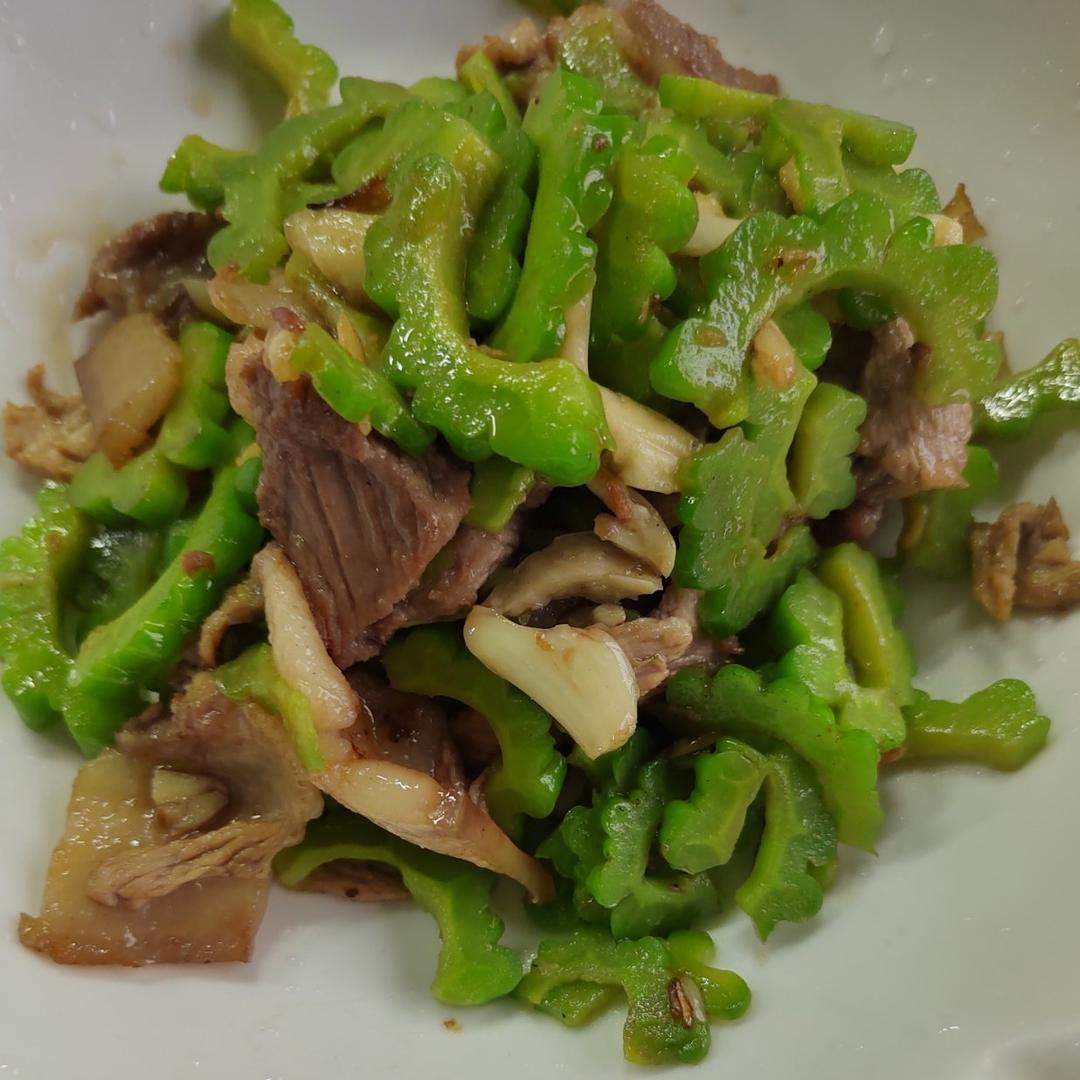 苦瓜炒肉 苦瓜这样做去除大半苦味