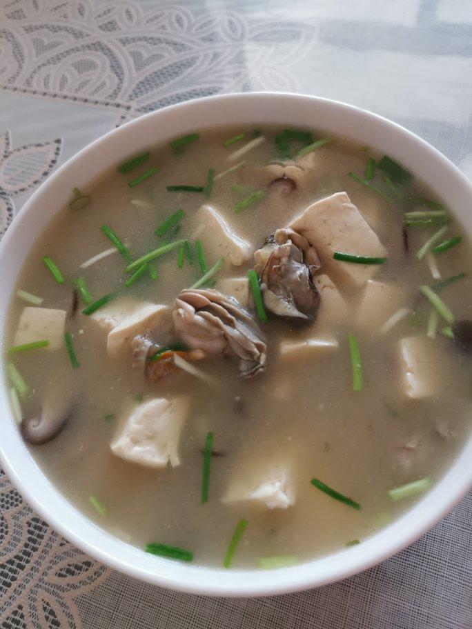 牡蛎菌菇豆腐汤