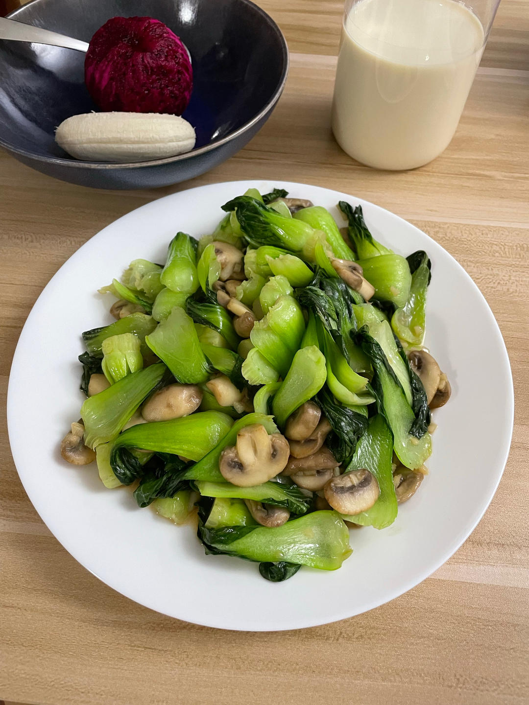 鲜美的口蘑炒青菜