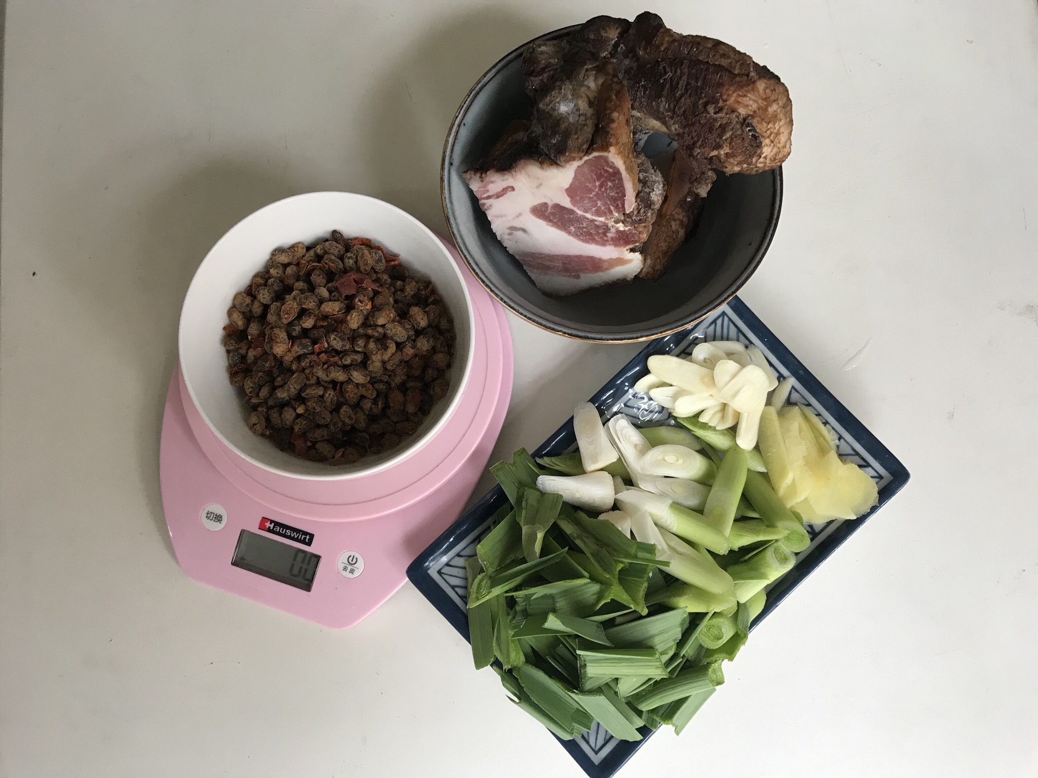 下饭菜｜干豆豉炒腊肉的做法 步骤2
