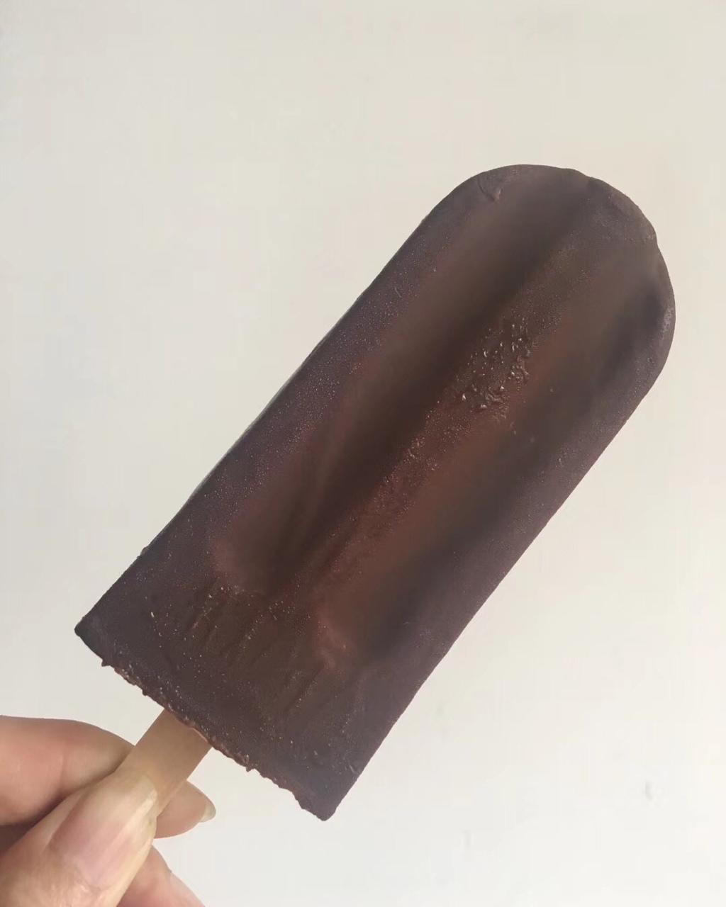 黑巧克力脆皮奶油雪糕