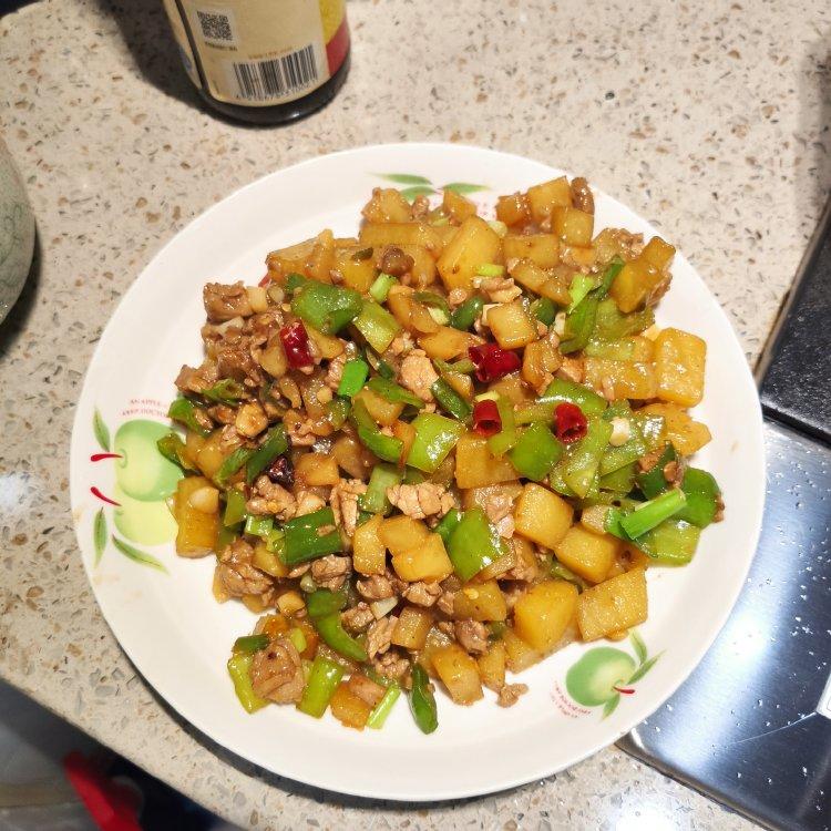 『青椒肉末土豆丁』
