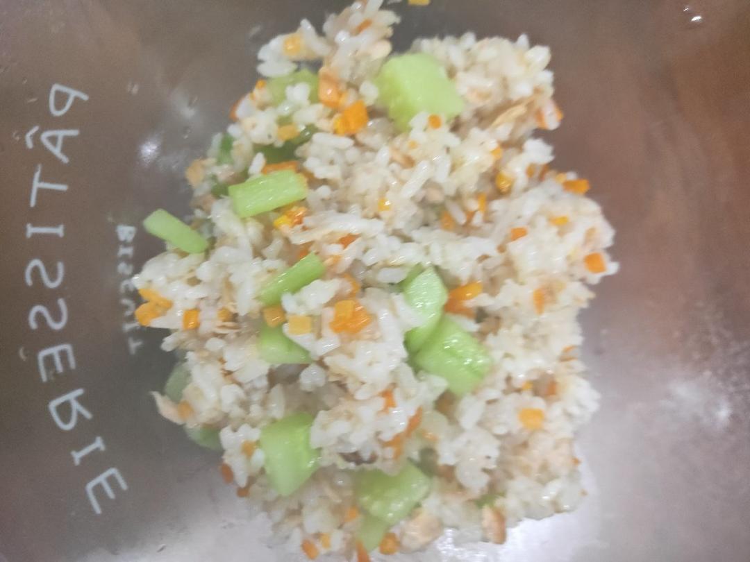 金枪鱼青瓜炒饭（油浸金枪鱼罐头）