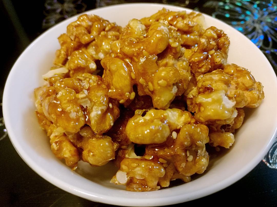 不粘手的琥珀核桃仁的做法