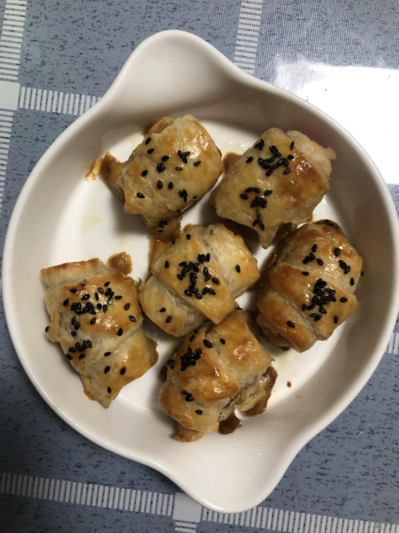 香肠酥皮卷：手抓饼皮还能这样吃，不用和面快速搞定早餐