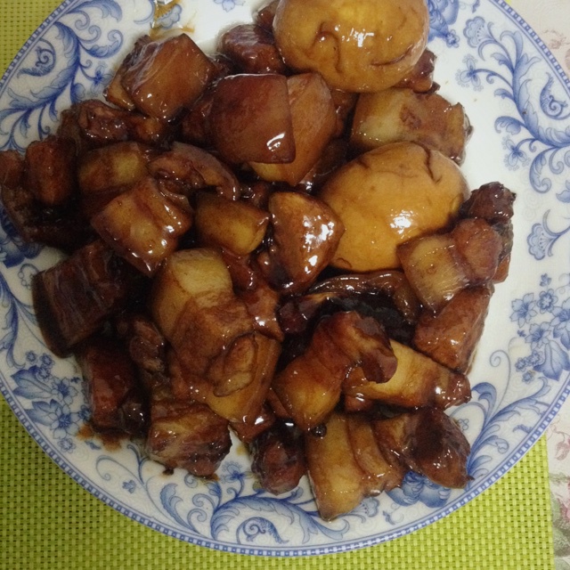 吃着碗里望着锅里的红烧肉