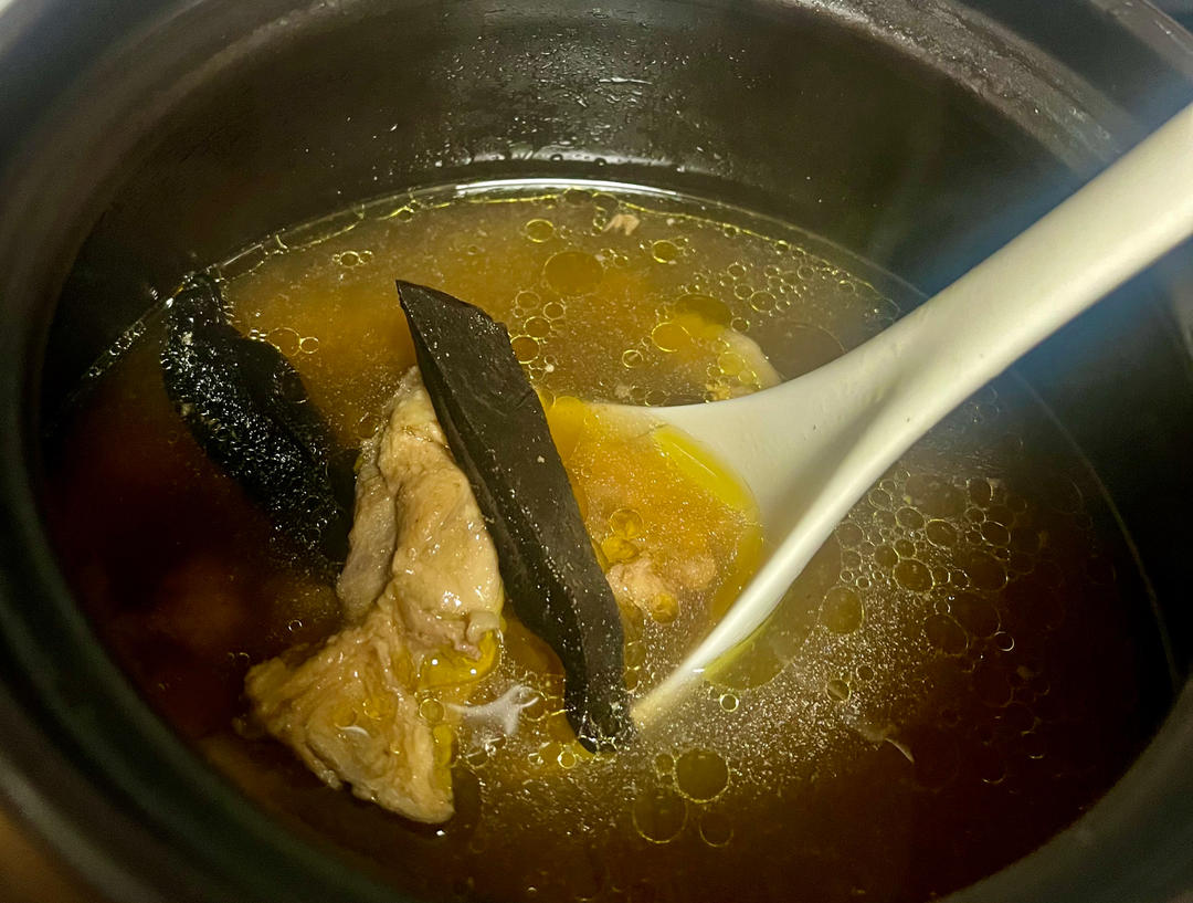 灵芝鸡汤