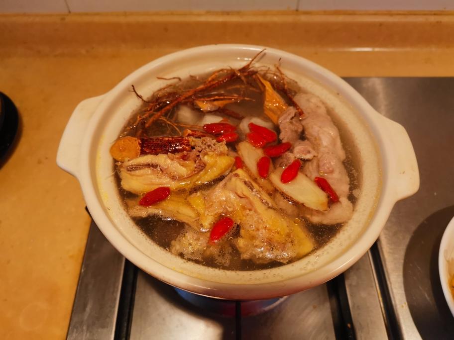 五指毛桃椰子鸡汤