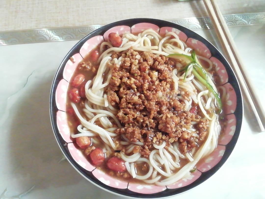真想让你们尝尝这碗肉酱拌面🍜太香太香了