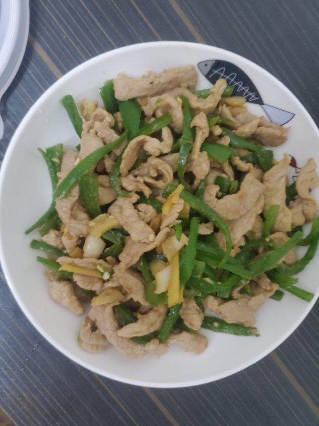 青椒肉丝，这样炒太好吃了。