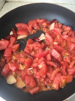 干椒炒番茄的做法 步骤3